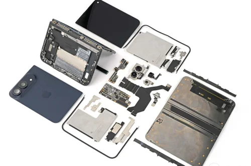 iFixit sprawdził iPhone Duo. Analiza wskazuje na ekran i zawias jako słabe punkty iFixit sprawdził iPhone Duo. Analiza wskazuje na ekran i zawias jako słabe punkty