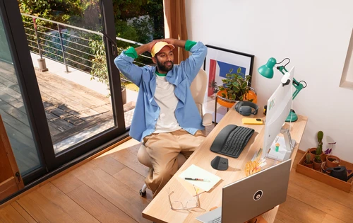 Ergonomiczne stanowisko pracy z urządzeniami Logitech